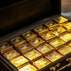 Чемодан с золотыми слитками