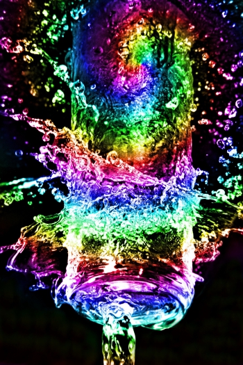 Жизнь принадлежит тому, кто ей рад.